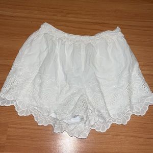 white shorts, eyelet detaining, elastic band